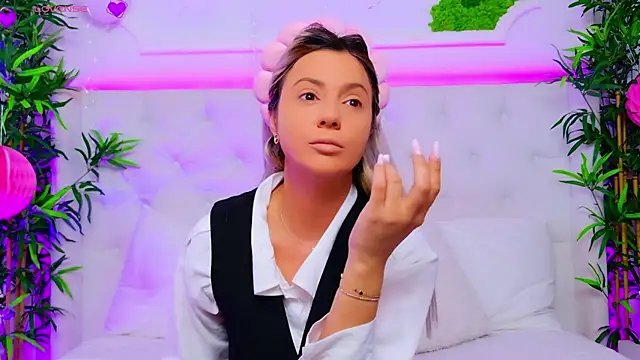 Snapshot of AriannaSins chatting on September 18, 12:07 pm AriannaSins online show from September 18, 12:07 pm