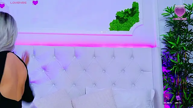 Snapshot of AriannaSins chatting on October 16, 12:39 pm AriannaSins online show from October 16, 12:39 pm