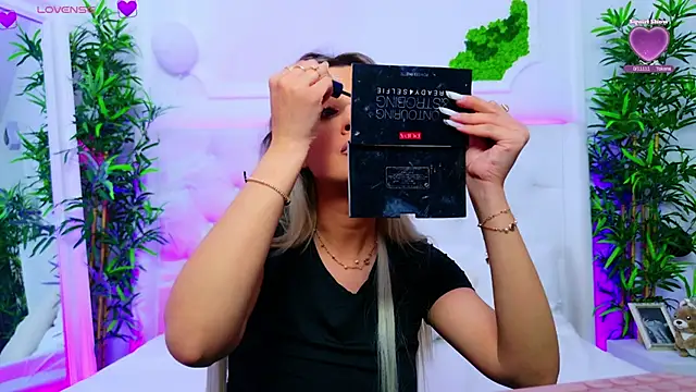 Snapshot of AriannaSins chatting on October 30, 1:45 pm AriannaSins online show from October 30, 1:45 pm