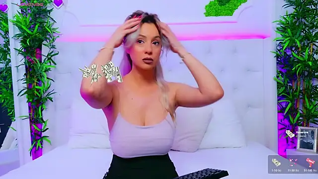 Snapshot of AriannaSins chatting on November 11, 2:06 pm AriannaSins online show from November 11, 2:06 pm