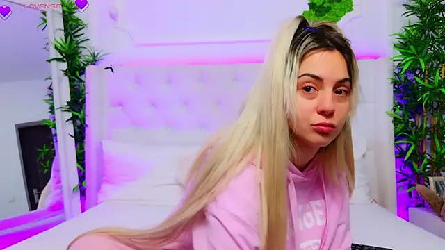 Snapshot of AriannaSins chatting on December 1, 1:16 pm AriannaSins online show from December 1, 1:16 pm