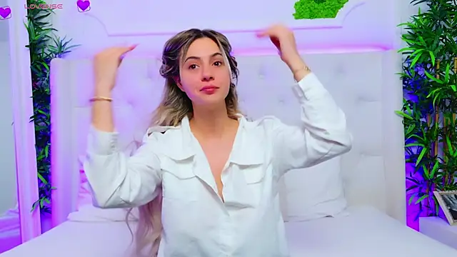 Snapshot of AriannaSins chatting on December 4, 1:31 pm AriannaSins online show from December 4, 1:31 pm