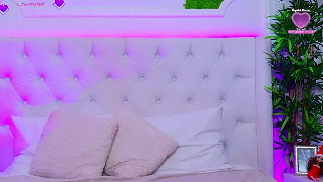 AriannaSins online show from December 22, 1:19 pm