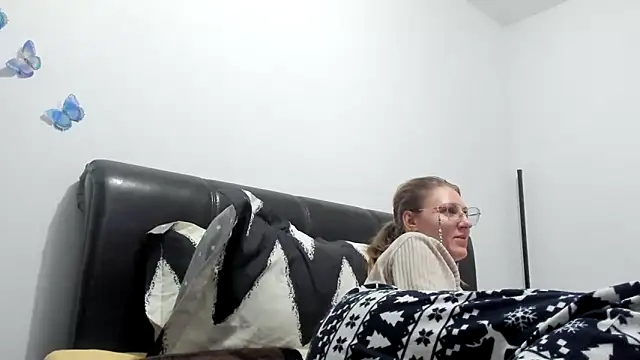 SandyCassie online show from April 18, 7:51 pm