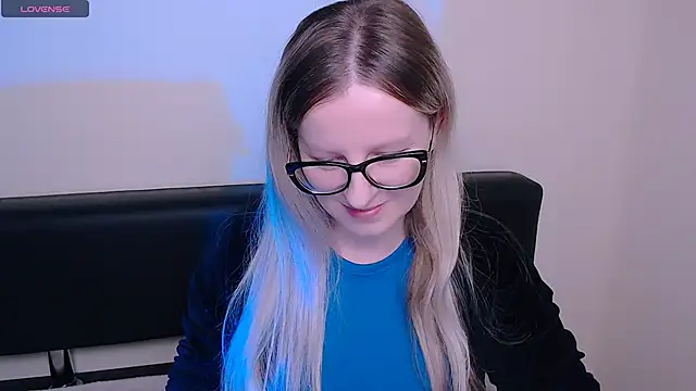 AllaLeomz online show from October 28, 7:45 am