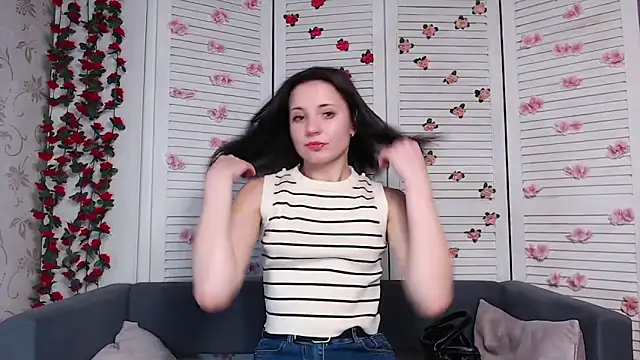 Snapshot of evaa_here_ chatting on November 24, 8:14 am evaa here online show from November 24, 8:14 am