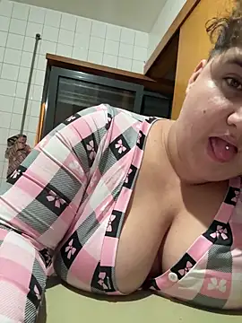 Snapshot of menina_coimbrinha chatting on October 29, 11:28 pm menina coimbrinha online show from October 29, 11:28 pm