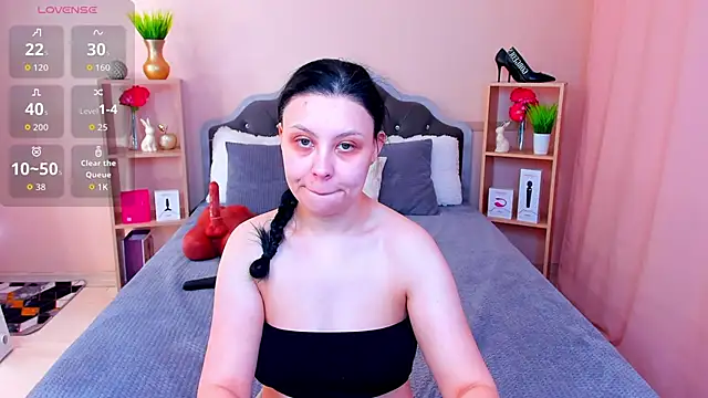 Snapshot of ChloeBrut chatting on November 5, 12:43 am ChloeBrut online show from November 5, 12:43 am