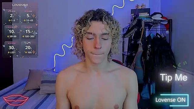 Snapshot of Lyric_Mirage chatting on December 22, 9:56 pm Lyric Mirage online show from December 22, 9:56 pm