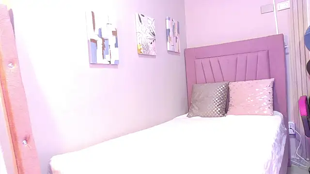 Snapshot of isa_taylorr_ chatting on December 21, 12:12 pm isa taylorr online show from December 21, 12:12 pm