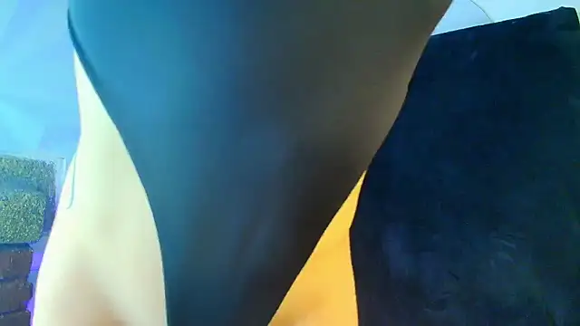 Snapshot of LiliBundy chatting on October 25, 4:20 am LiliBundy online show from October 25, 4:20 am