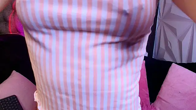 Snapshot of LiliBundy chatting on November 19, 5:07 am LiliBundy online show from November 19, 5:07 am