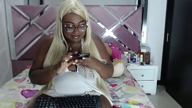 Snapshot of Antonellabigass chatting on October 22, 11:15 pm Antonellabigass online show from October 22, 11:15 pm