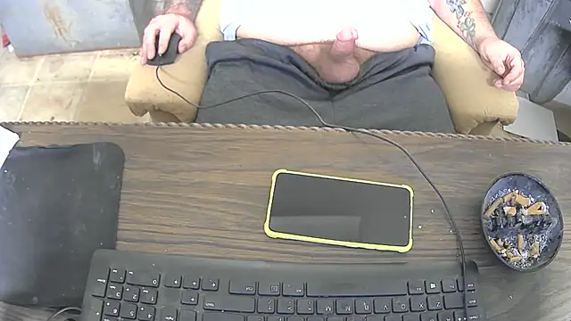 awynn1980 online show from January 12, 9:42 pm