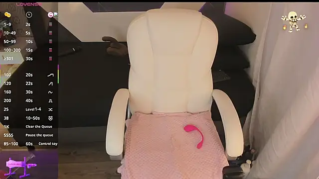 michelle cutee  online show from November 7, 8:31 pm