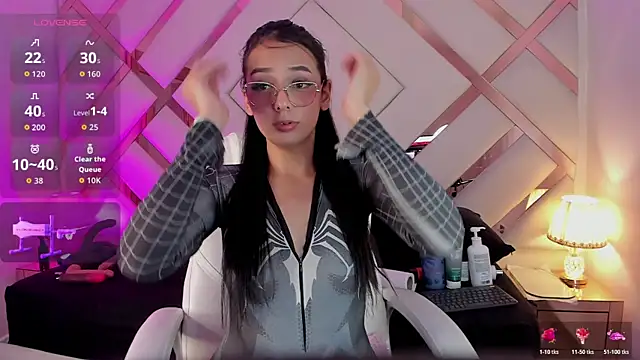 michelle cutee  online show from February 5, 8:02 pm