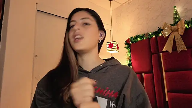 Snapshot of moon_winy chatting on December 3, 11:41 am moon winy online show from December 3, 11:41 am