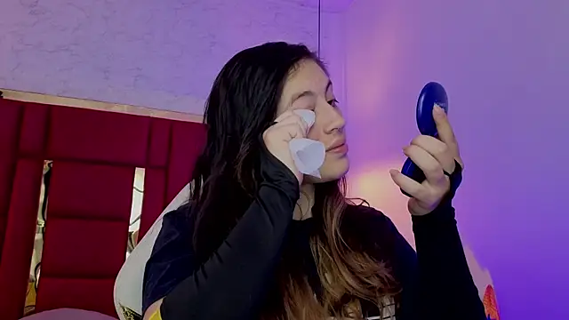 moon winy online show from April 5, 7:11 pm