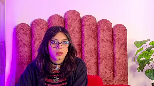 Snapshot of Lullaby_Charade chatting on November 17, 12:00 pm Lullaby Charade online show from November 17, 12:00 pm