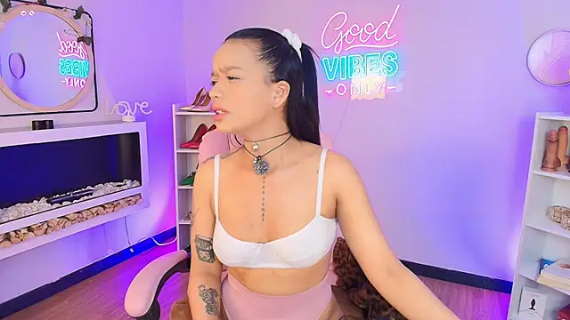 Snapshot of Miss_koko_ chatting on December 2, 8:04 pm Miss koko online show from December 2, 8:04 pm