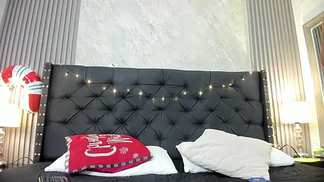 camila  bouzas online show from December 5, 7:10 pm