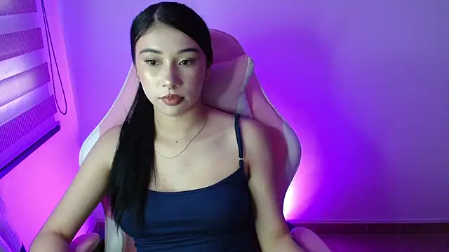 kathy de online show from April 8, 8:31 pm