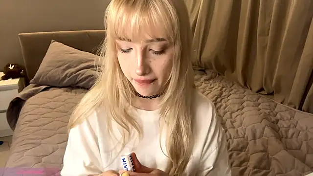 Milkmoriee online show from October 28, 3:36 pm