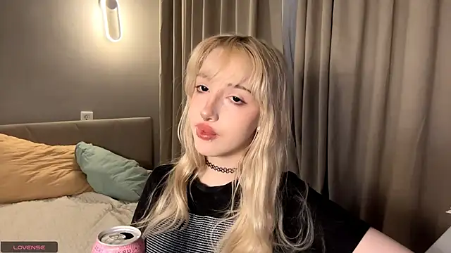 Milkmoriee online show from November 14, 3:11 pm