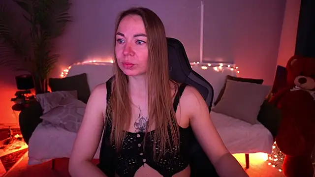 VixenMuse online show from April 5, 8:06 pm