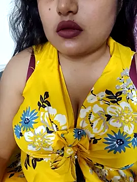 Snapshot of Cuty-Lina chatting on November 19, 1:22 pm Cuty-Lina online show from November 19, 1:22 pm