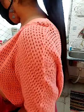 Snapshot of Cuty-Lina chatting on November 23, 8:03 am Cuty-Lina online show from November 23, 8:03 am