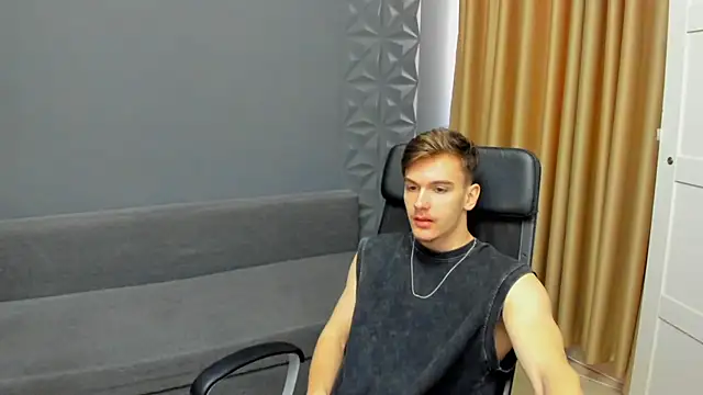 BradyFlint online show from April 15, 4:19 am