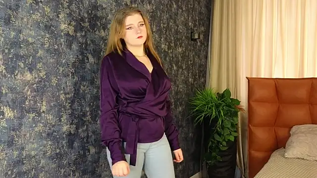 NightSaffron online show from December 3, 7:05 am