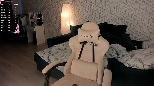 NayaValen online show from March 17, 3:33 am