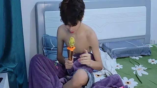 Snapshot of Stuffy-111 chatting on October 18, 1:19 am Stuffy-111 online show from October 18, 1:19 am