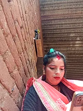 Snapshot of M-MAYA chatting on December 16, 9:03 am M-MAYA online show from December 16, 9:03 am