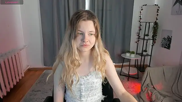 Snapshot of DreamSinder chatting on November 16, 6:19 am DreamSinder online show from November 16, 6:19 am