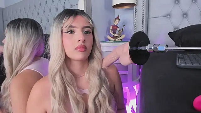 Lily StClair online show from April 16, 12:17 pm