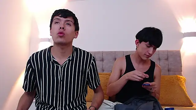 Snapshot of hoot_booys_ chatting on November 14, 9:02 pm hoot booys online show from November 14, 9:02 pm