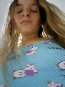 bambiluly online show from October 18, 1:45 pm