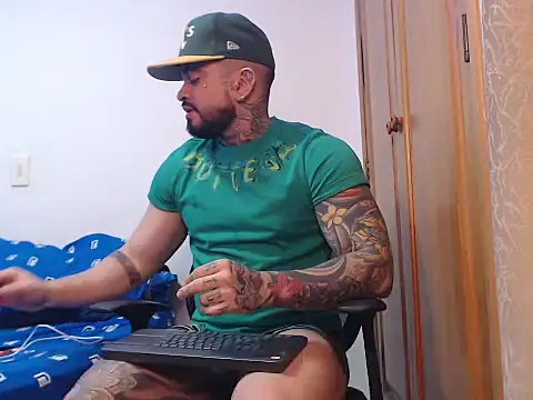 Snapshot of stefanodangelo chatting on October 22, 11:37 pm stefanodangelo online show from October 22, 11:37 pm