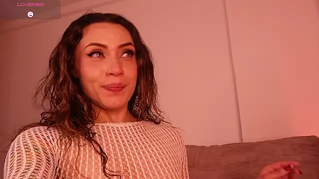 Snapshot of lara_bombshelll chatting on October 26, 11:42 pm lara bombshelll online show from October 26, 11:42 pm