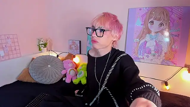 Strawberry Kitty  online show from October 27, 3:32 am