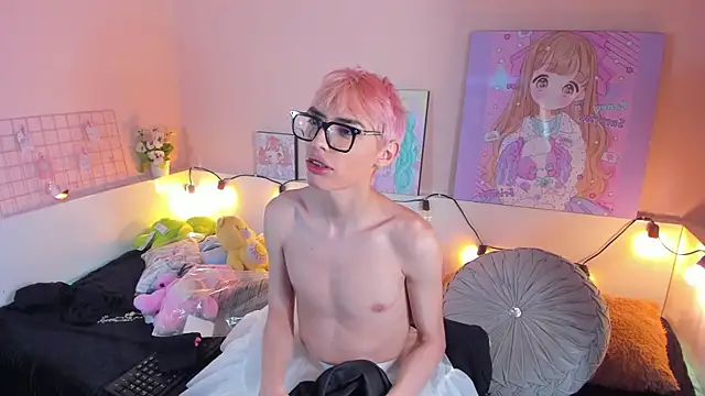 Strawberry Kitty  online show from November 8, 3:50 am