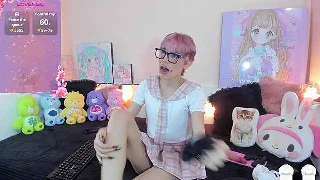 Strawberry Kitty  online show from December 14, 4:51 am