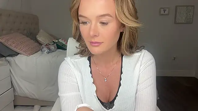 Snapshot of Amberjayxox0 chatting on November 5, 2:11 am Amberjayxox0 online show from November 5, 2:11 am