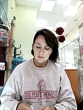 Snapshot of Luna_7777 chatting on October 25, 10:34 am Luna 7777 online show from October 25, 10:34 am