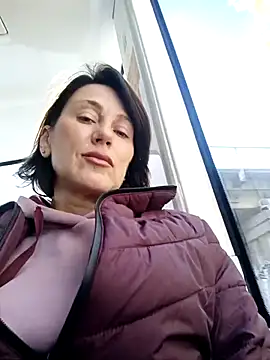 Snapshot of Luna_7777 chatting on October 31, 9:43 am Luna 7777 online show from October 31, 9:43 am