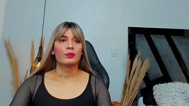 Snapshot of Amelia_Brixton chatting on November 25, 6:35 am Amelia Brixton online show from November 25, 6:35 am