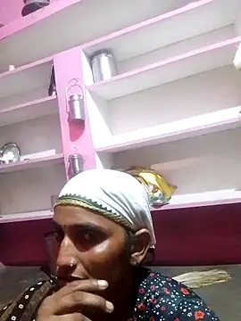 Snapshot of Pooja_shre chatting on November 2, 1:35 pm Pooja shre online show from November 2, 1:35 pm